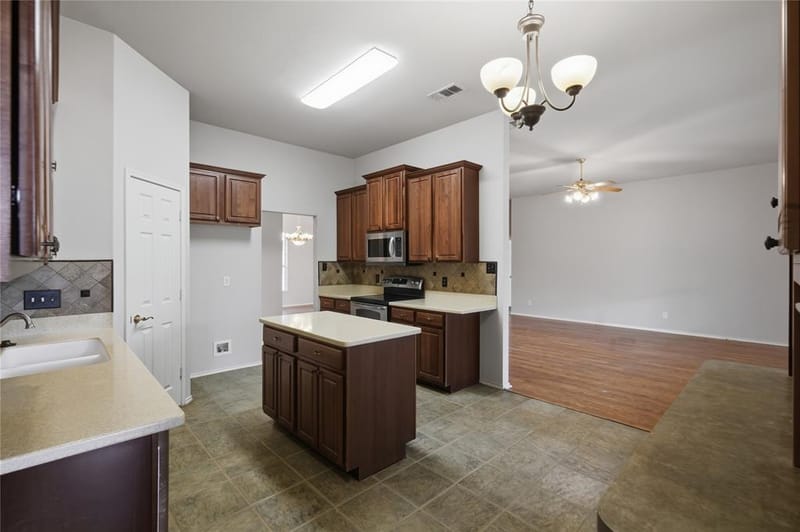 1701 Manten Boulevard, Denton TX 76208 - Photo 12