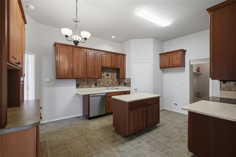 1701 Manten Boulevard, Denton TX 76208 - Photo 11