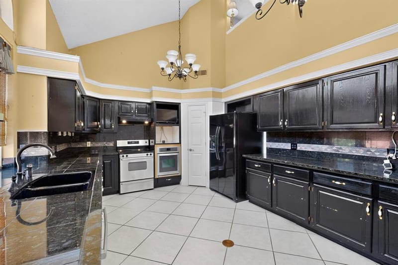 542 Clayton Street, Grand Prairie TX 75052 - Photo 11
