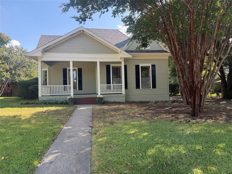 206 E Josephine Street, Weatherford TX 76086