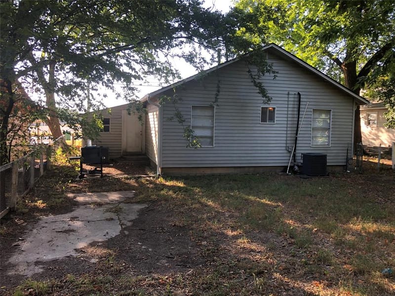 404 N Mill Street, Bowie TX 76230 - Photo 6