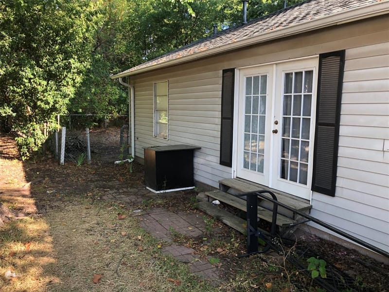 404 N Mill Street, Bowie TX 76230 - Photo 3