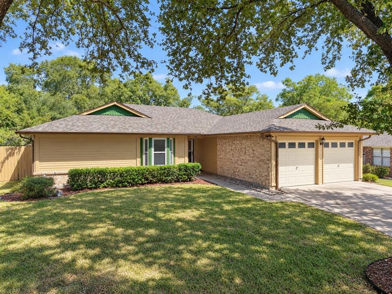 2336 Carlisle Court, Grand Prairie TX 75052