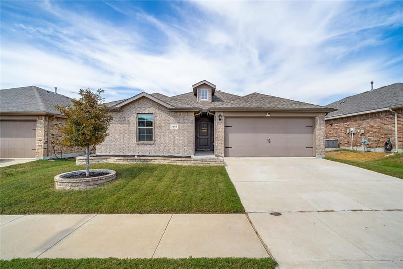 2208 Denmark Lane, Fort Worth TX 76108