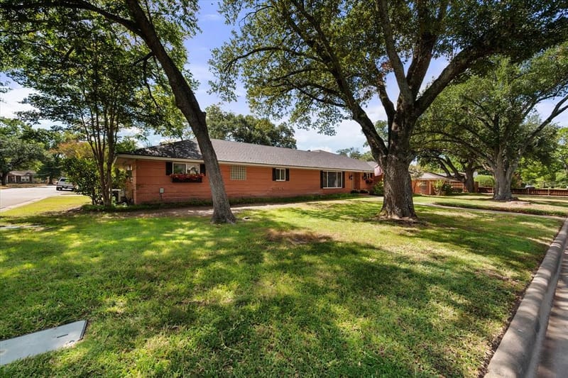 2001 W Park Avenue, Corsicana TX 75110 - Photo 38