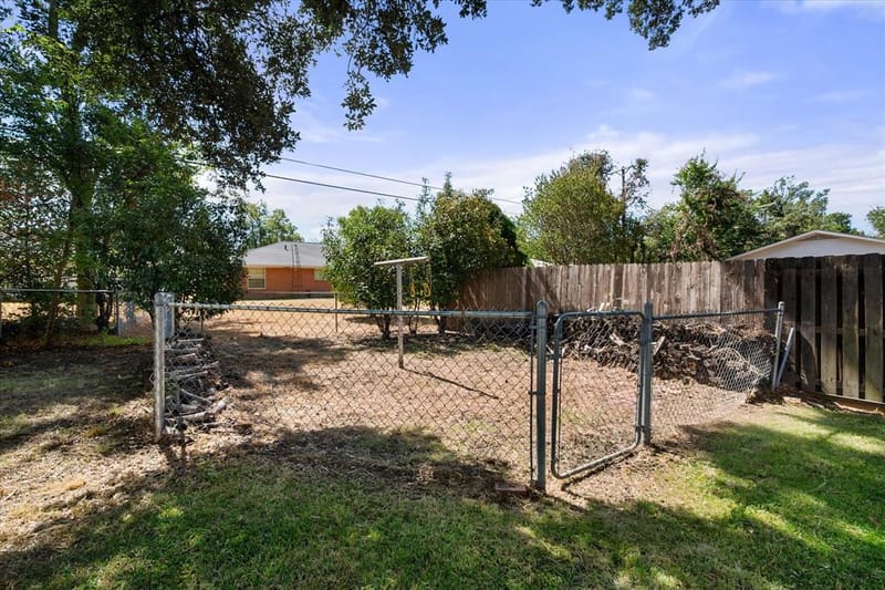 2001 W Park Avenue, Corsicana TX 75110 - Photo 35