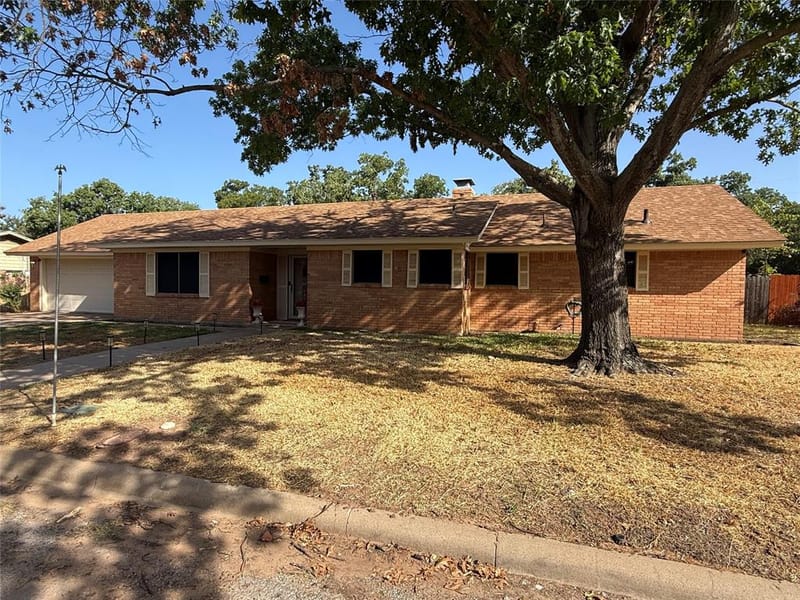 604 Kingwood Drive, Mineral Wells TX 76067