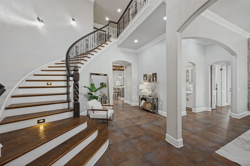 2613 Round Table Boulevard, Lewisville TX 75056 - Photo 2