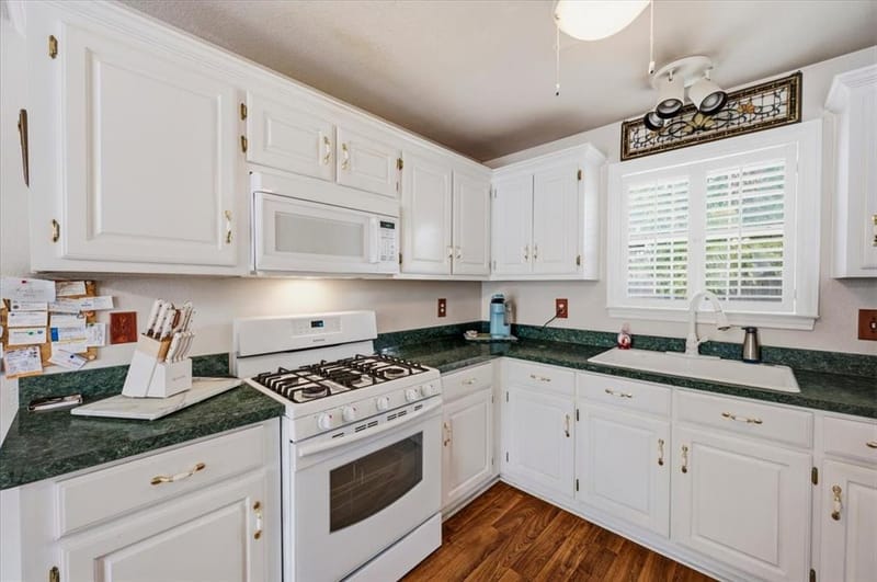 510 E Avenue F, Midlothian TX 76065 - Photo 10