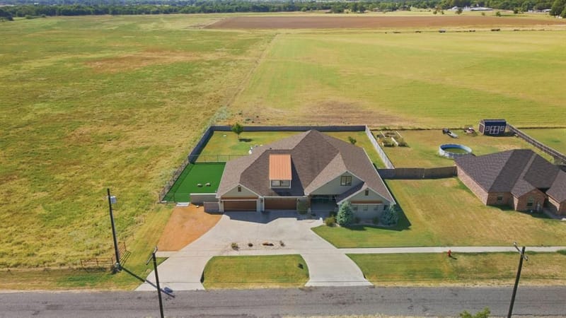 568 Crow Road, Whitesboro TX 76273 - Photo 6