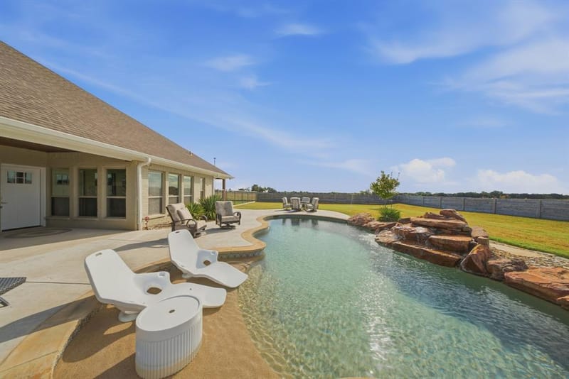 568 Crow Road, Whitesboro TX 76273 - Photo 4