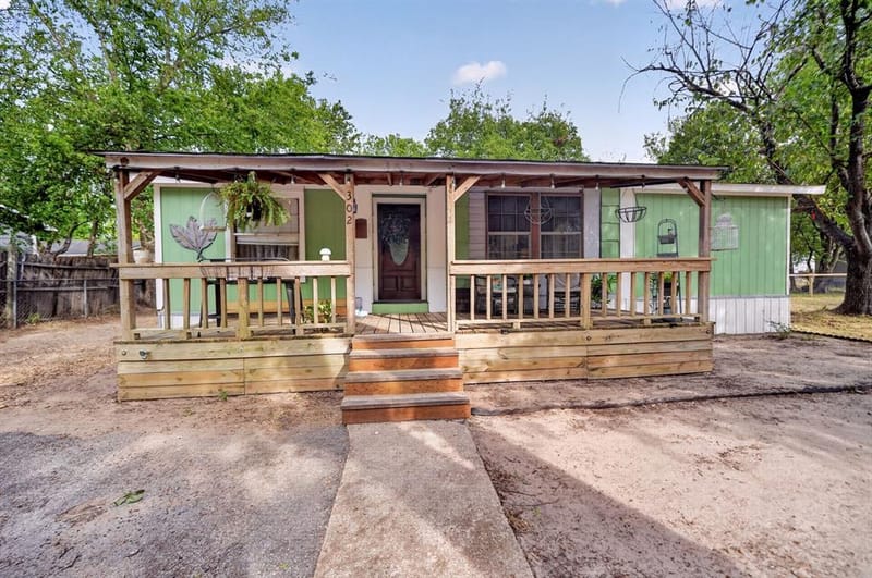 302 Longleaf Street, Gun Barrel City TX 75156 - Photo 2