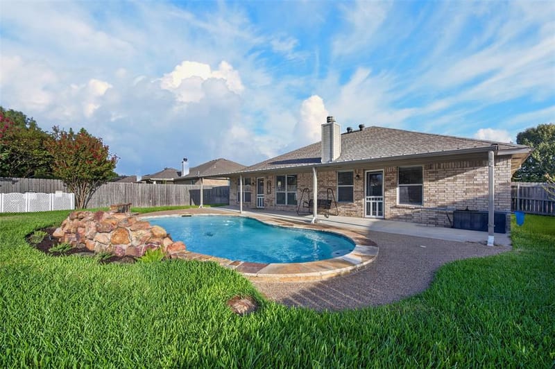 332 Hacienda Drive, Waxahachie TX 75165 - Photo 2