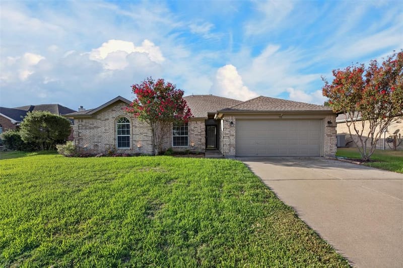 332 Hacienda Drive, Waxahachie TX 75165