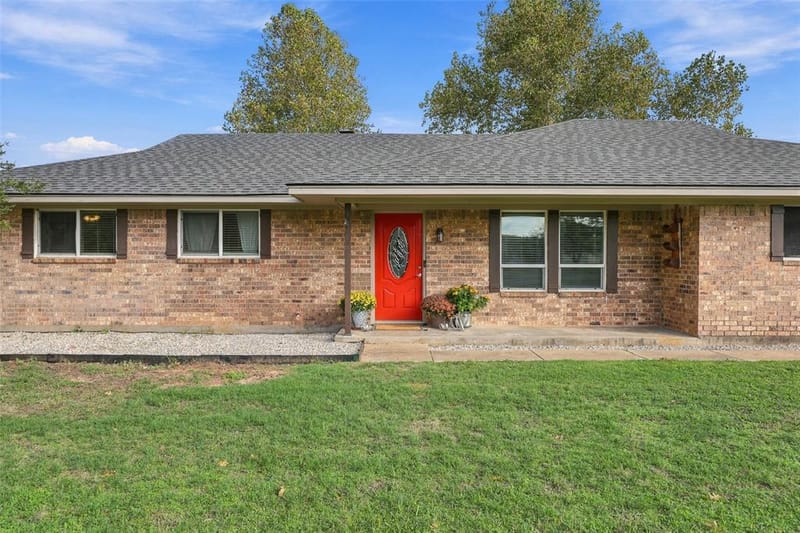 106 Vineyard Street, Weatherford TX 76087 - Photo 2