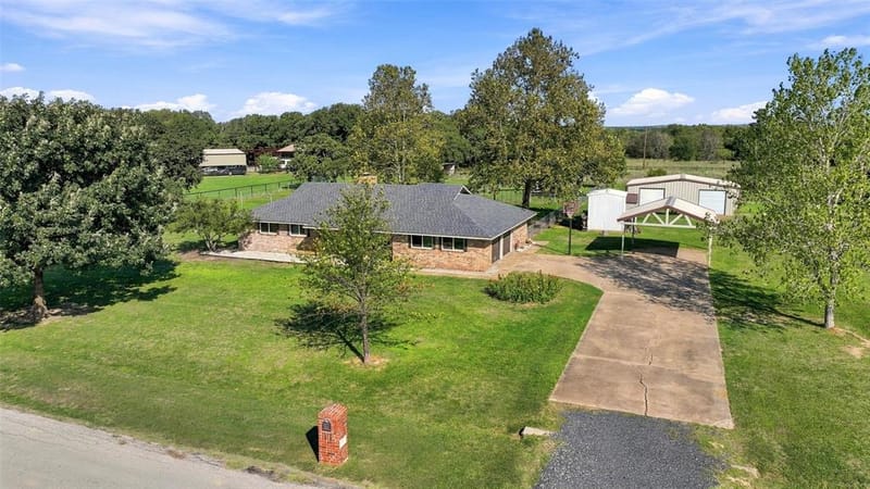 106 Vineyard Street, Weatherford TX 76087 - Photo 3