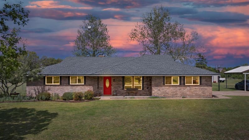 106 Vineyard Street, Weatherford TX 76087
