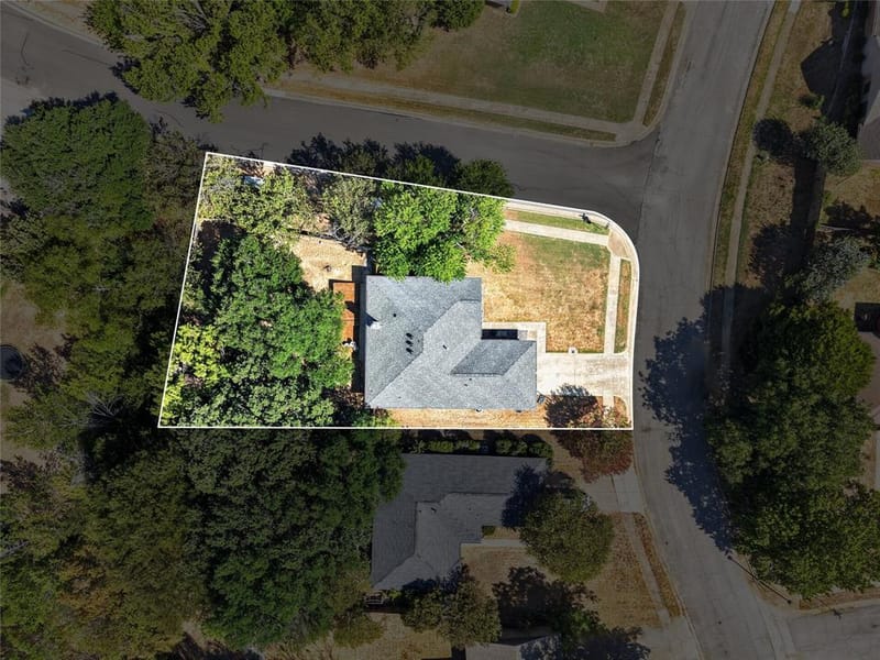 806 Creekside Drive, Euless TX 76040 - Photo 7