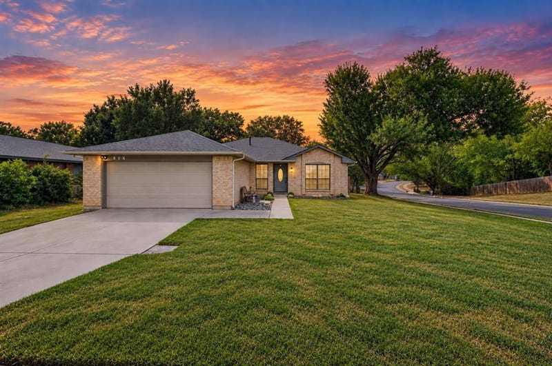 806 Creekside Drive, Euless TX 76040