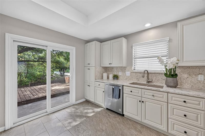 806 Creekside Drive, Euless TX 76040 - Photo 9