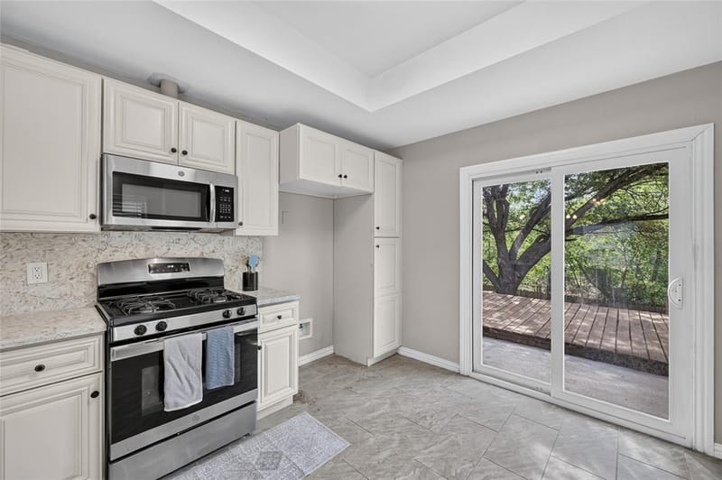 806 Creekside Drive, Euless TX 76040 - Photo 10