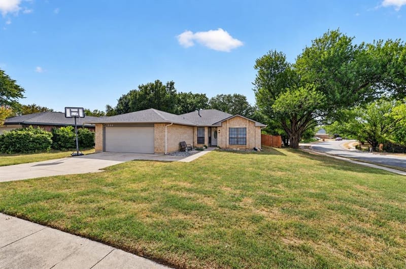 806 Creekside Drive, Euless TX 76040 - Photo 35
