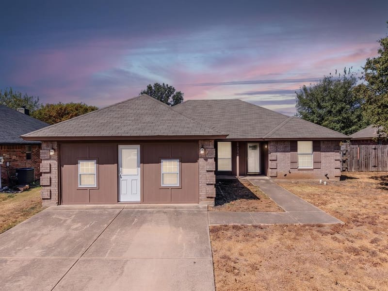 204 Troxell Boulevard, Rhome TX 76078
