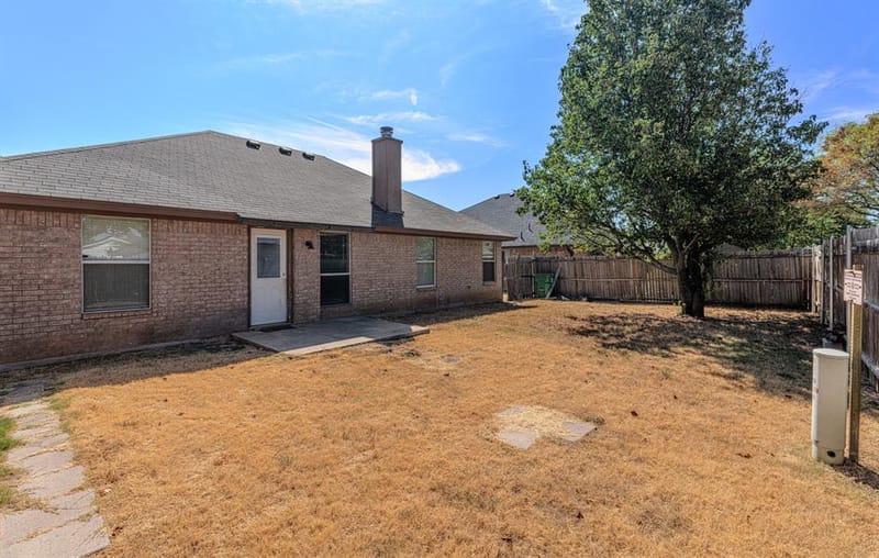 204 Troxell Boulevard, Rhome TX 76078 - Photo 5