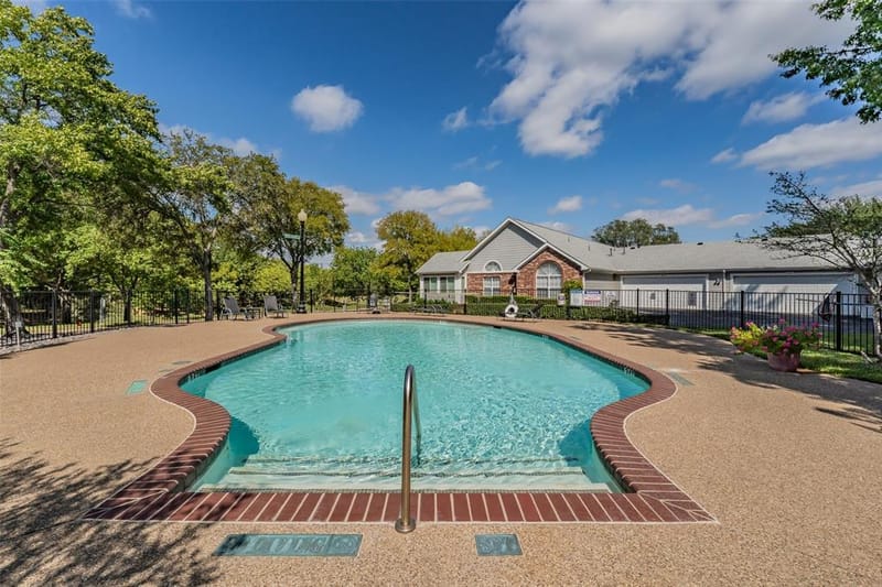 918 Bridges Drive, Arlington TX 76012 - Photo 32