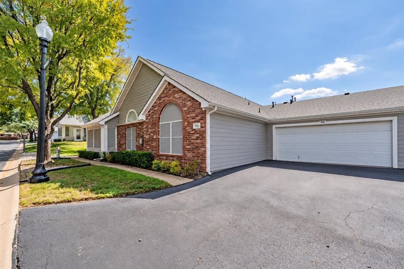 918 Bridges Drive, Arlington TX 76012 - Photo 5