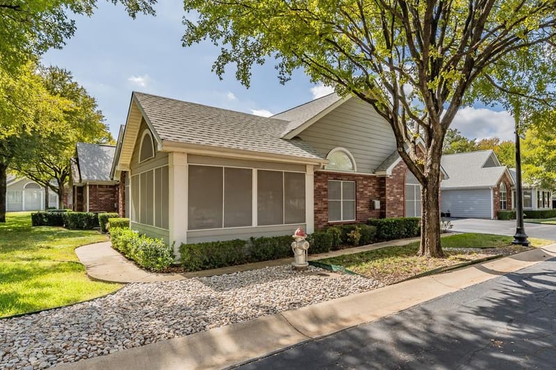 918 Bridges Drive, Arlington TX 76012 - Photo 4