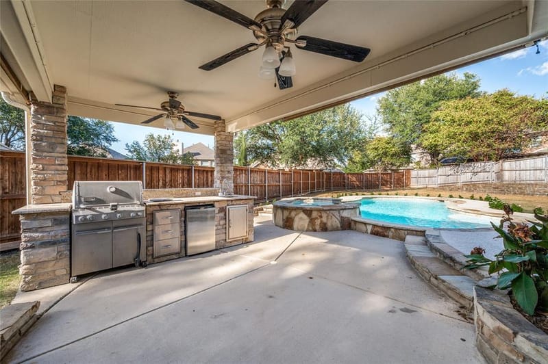 2405 Warwick Circle, McKinney TX 75072 - Photo 3