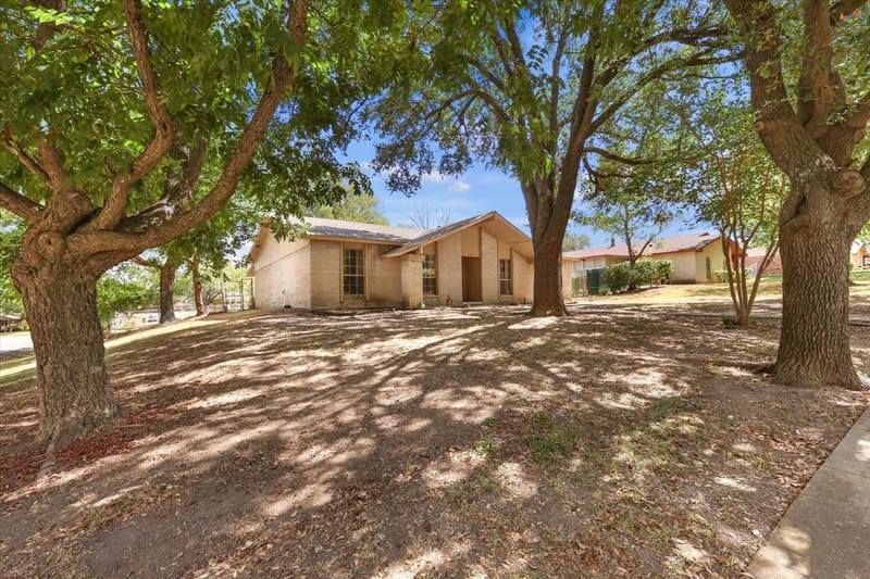 168 Faircrest Drive, DeSoto TX 75115 - Photo 2