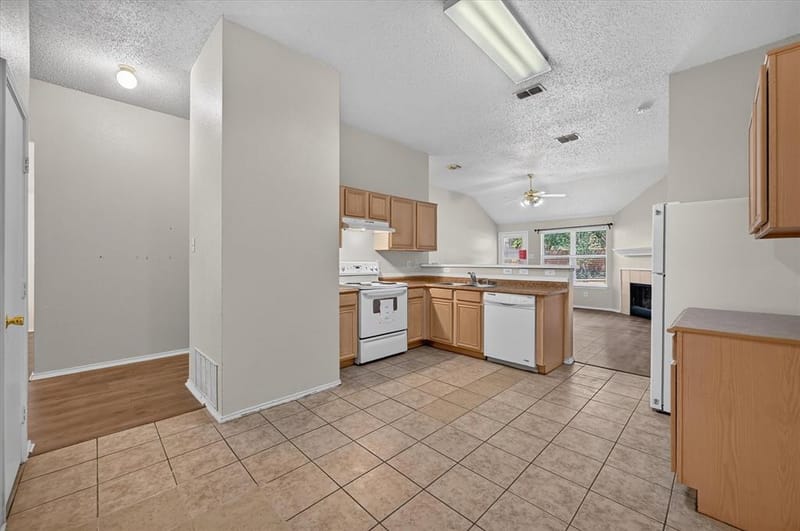 844 Canyon Cove Drive, Burleson TX 76028 - Photo 4