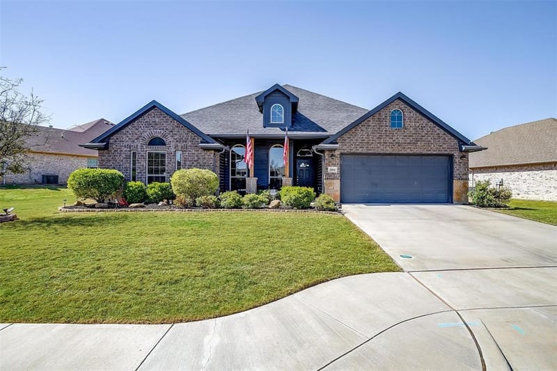 2004 Hill Crest Court, Weatherford TX 76086 - Photo 2