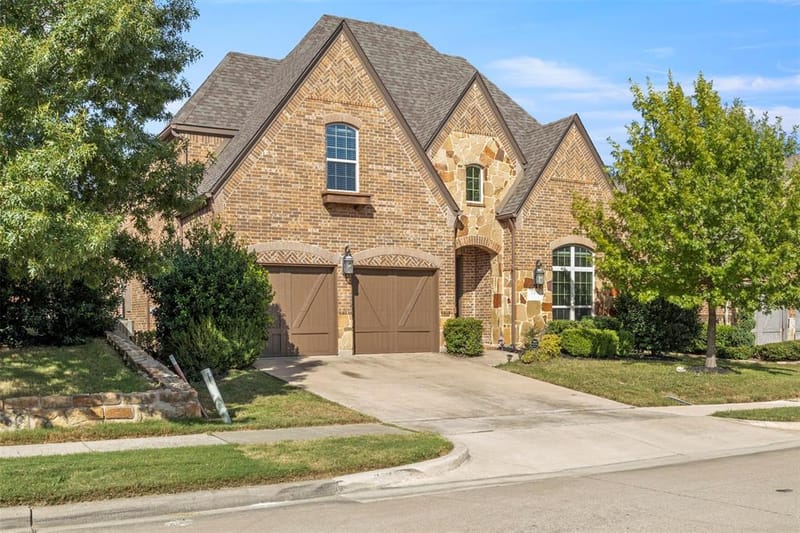 419 Paluxy Drive, Irving TX 75039 - Photo 2