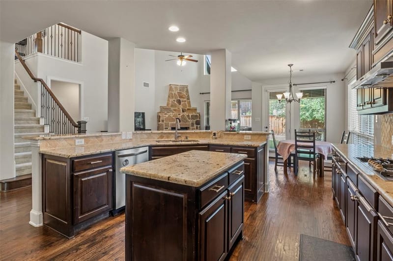 419 Paluxy Drive, Irving TX 75039 - Photo 5