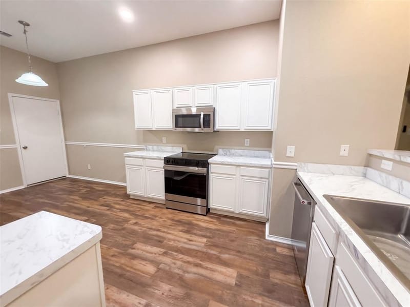 809 Canyon Cove Drive, Burleson TX 76028 - Photo 2