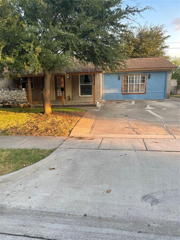 325 Sparks Drive, Grand Prairie TX 75051