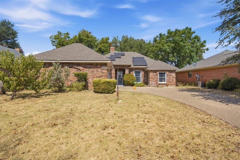 1708 Willow Vale Drive, Fort Worth TX 76134 - Photo 2
