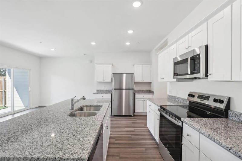 208 Ashford Lane, Cedar Hill TX 75104 - Photo 11