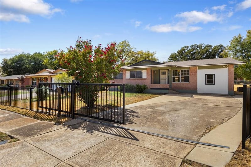 2563 Wood Valley Drive, Dallas TX 75211 - Photo 2