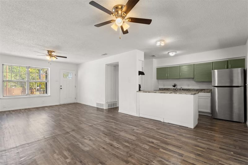 2563 Wood Valley Drive, Dallas TX 75211 - Photo 7