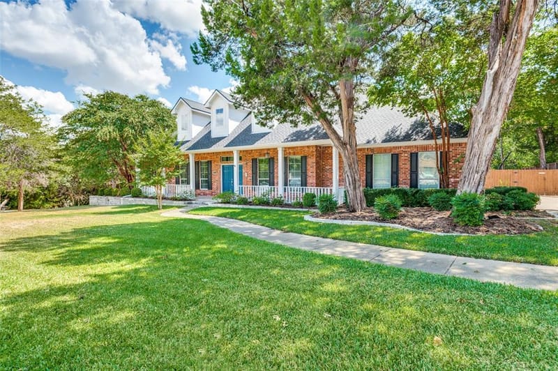 806 Cobblestone Court, Cedar Hill TX 75104 - Photo 2