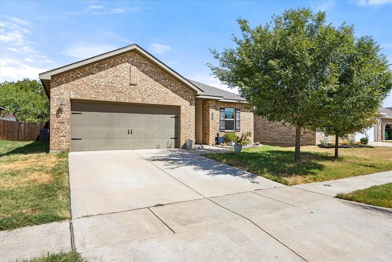 433 Starboard Drive, Crowley TX 76036 - Photo 3
