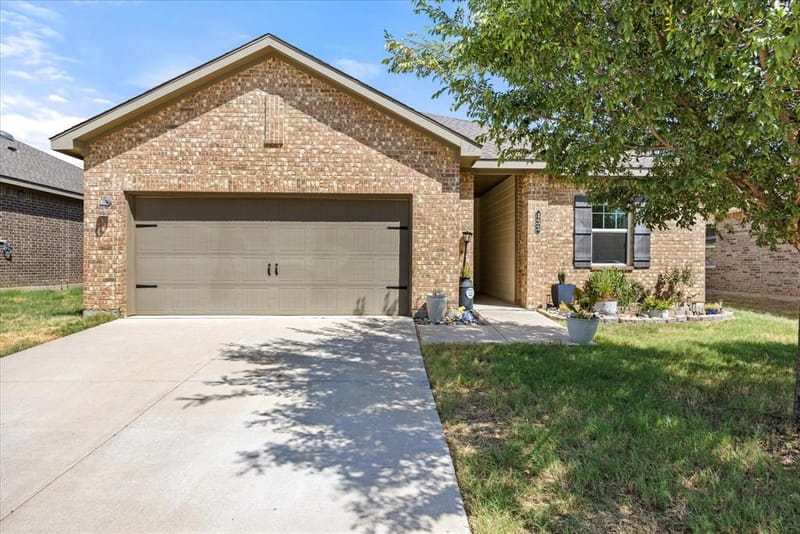 433 Starboard Drive, Crowley TX 76036