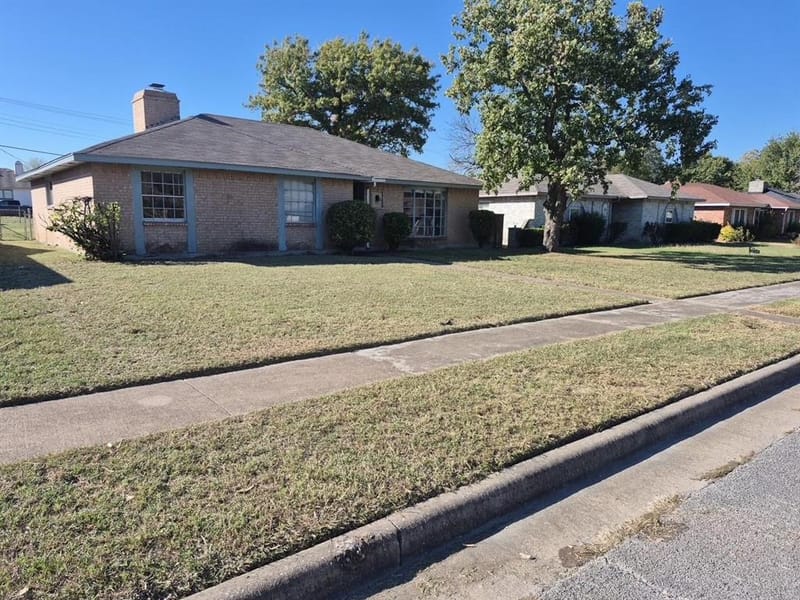 2705 Tanglewood Drive, Lancaster TX 75134