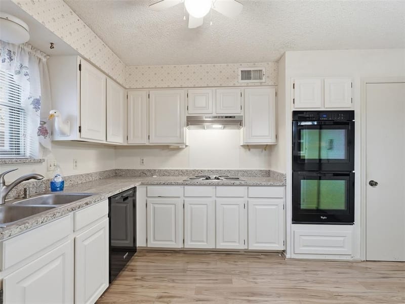 5301 Sarasota Drive, Garland TX 75043 - Photo 11