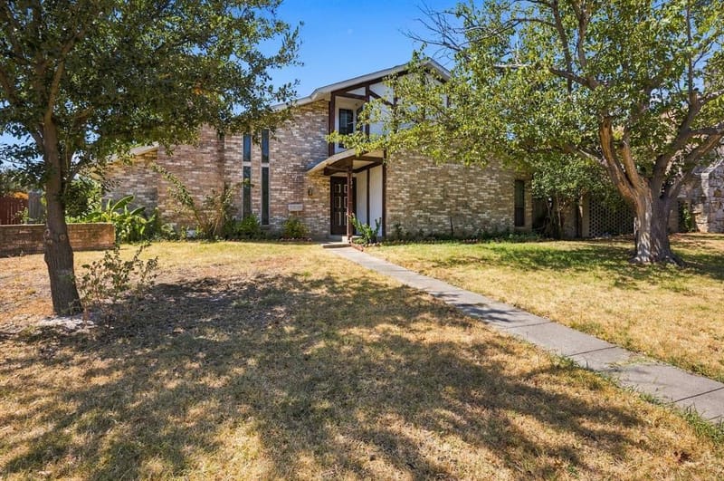 2721 Vancouver Street, Irving TX 75062 - Photo 2