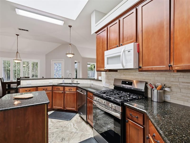 1408 Berne Lane, Lewisville TX 75067 - Photo 7